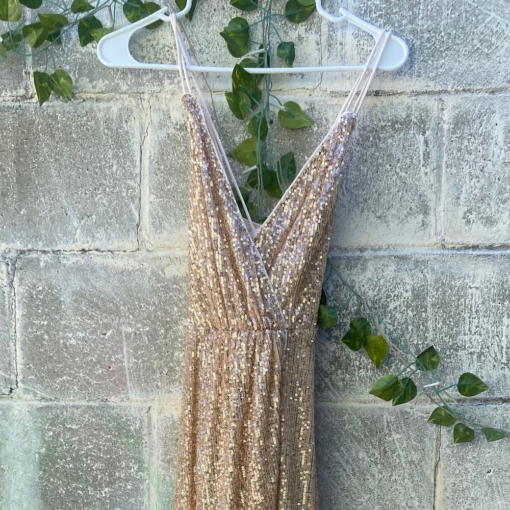 Long sequin Golden dress